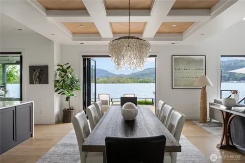 $6,998,000 | 4233 East Lake Sammamish Shore Lane Southeast, Sammamish, WA 98075