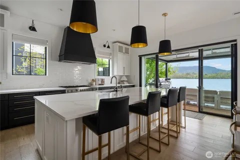 $6,998,000 | 4233 East Lake Sammamish Shore Lane Southeast, Sammamish, WA 98075
