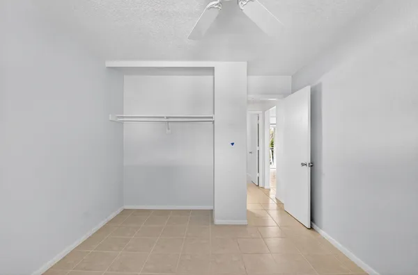 $1,700 | 510 Lake Shore Drive, Unit 35, Lake Park, FL 33403