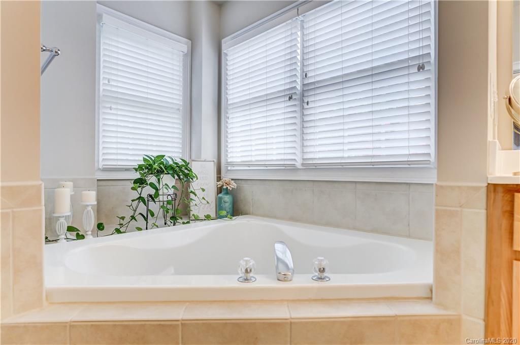 3288 Richard's Crossing Fort Mill, SC 29708 - Photo 22 of 36 a bathroom with bathtub and window