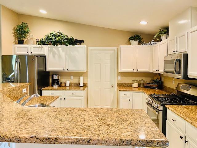 68190 Modalo Road Cathedral City, CA 92234 - Photo 12 of 36 Modalo_kitchen1