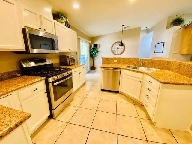 68190 Modalo Road Cathedral City, CA 92234 - Photo 13 of 36 Modalo_Kitchen3