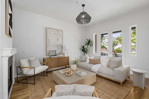 $1,949,000 | 1050 Alexandra Lane, Encinitas, CA 92024