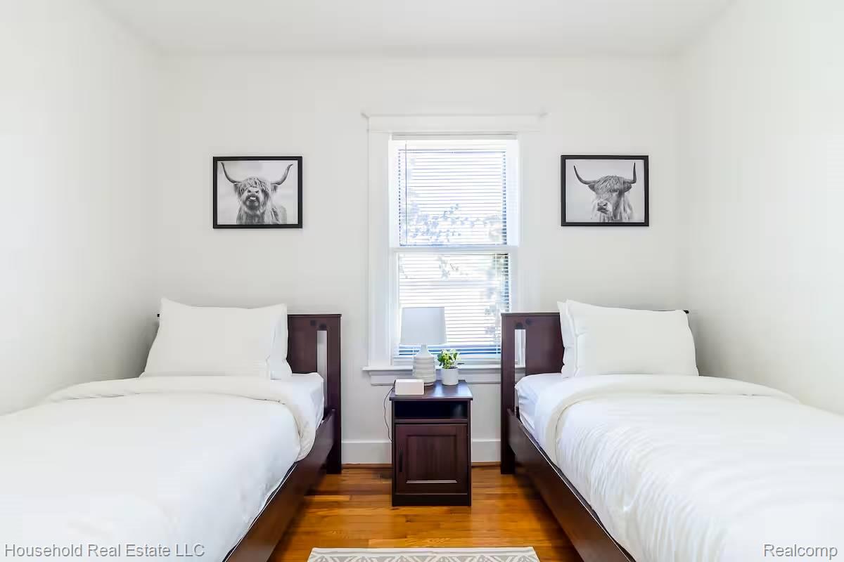 4446 Commonwealth Street Detroit, MI 48208 - Photo 14 of 28 Bedroom featuring wood finished floors and baseboards