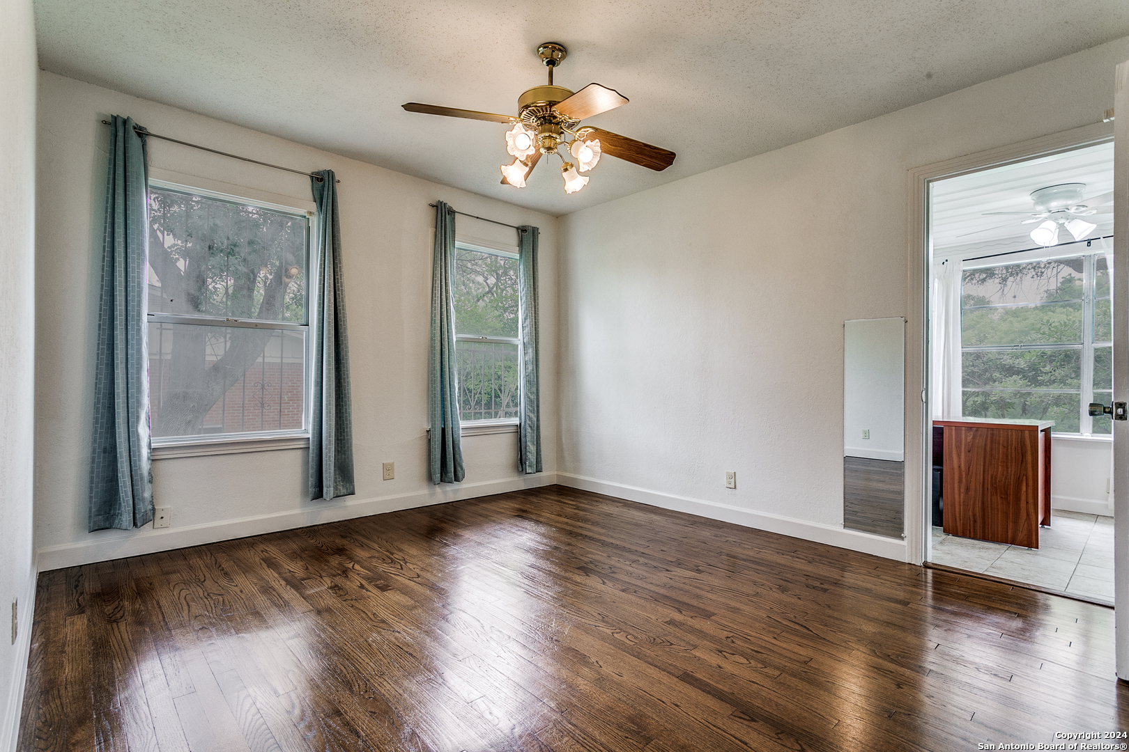 341 Tuttle Road Terrell Hills, TX 78209 - Photo 9 of 26