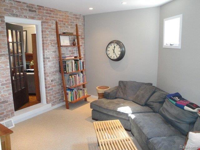 457 Cloverly Road Grosse Pointe, MI 48236 - Photo 11 of 23 Family Room