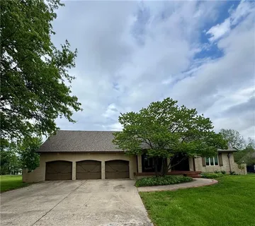 $900,000 | 11260 West 155th Terrace, Overland Park, KS 66221