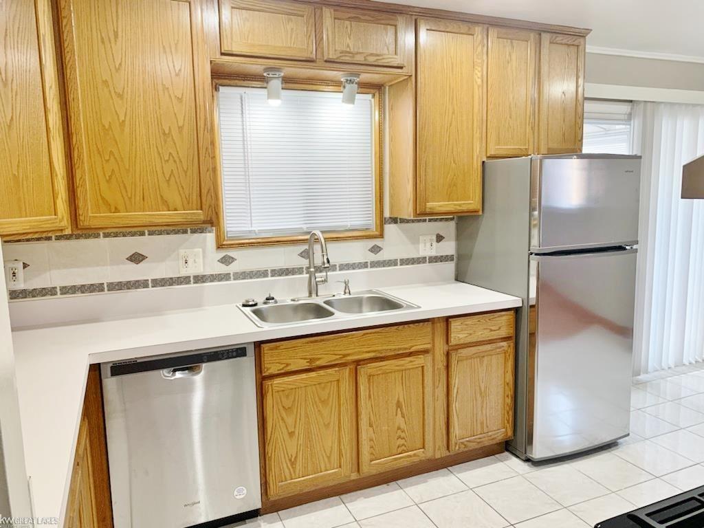 18970 Frazho Road Roseville, MI 48066 - Photo 23 of 53