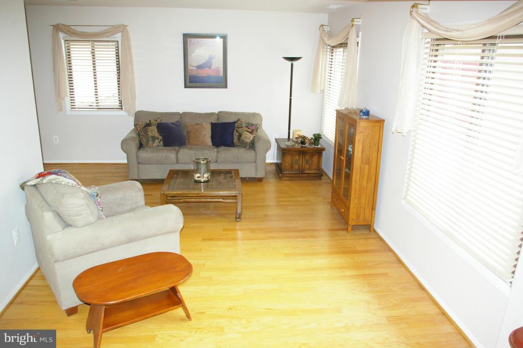 5322 Allerton Road Fairfax, VA 22032 - Photo 11 of 29 Living Room