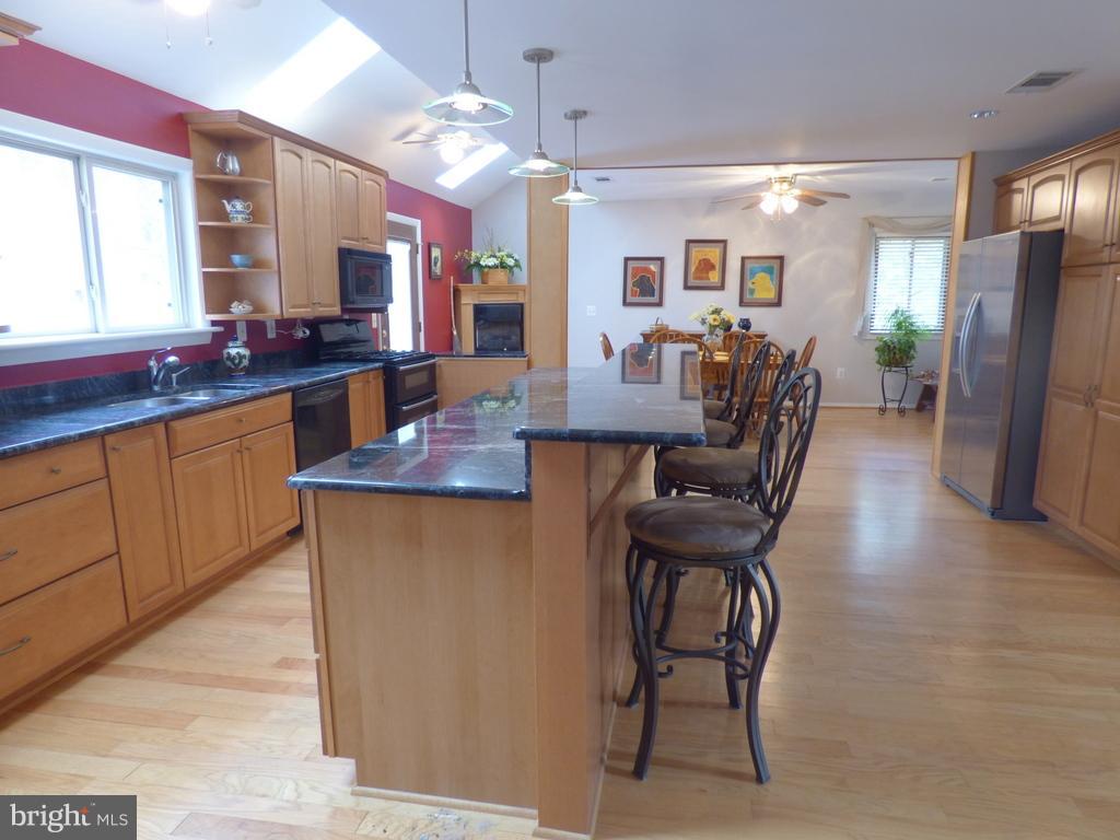 5322 Allerton Road Fairfax, VA 22032 - Photo 21 of 29 Kitchen Island Bar
