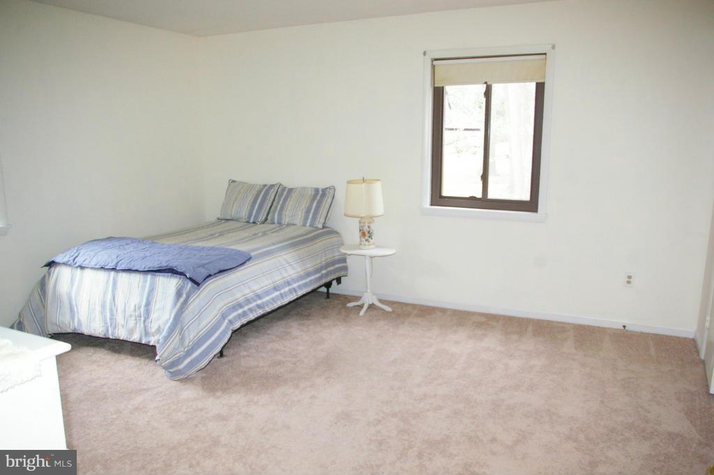 5322 Allerton Road Fairfax, VA 22032 - Photo 22 of 29 MAIN LEVEL BEDROOM