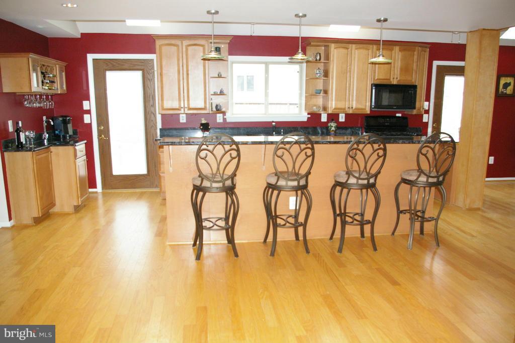 5322 Allerton Road Fairfax, VA 22032 - Photo 5 of 29 Kitchen with breakfast bar and skylights
