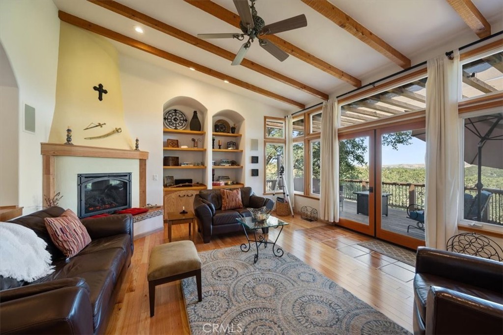 10662 Santa Ana Road Atascadero, CA 93422 - Photo 14 of 72 Living Room