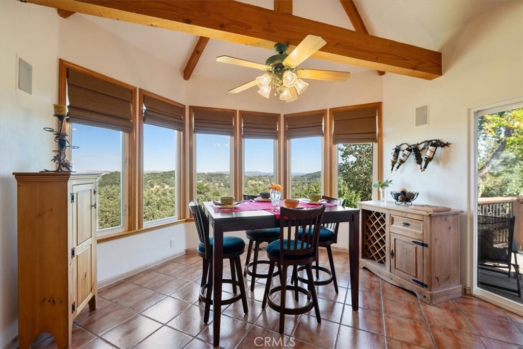 10662 Santa Ana Road Atascadero, CA 93422 - Photo 22 of 72 Breakfast nook