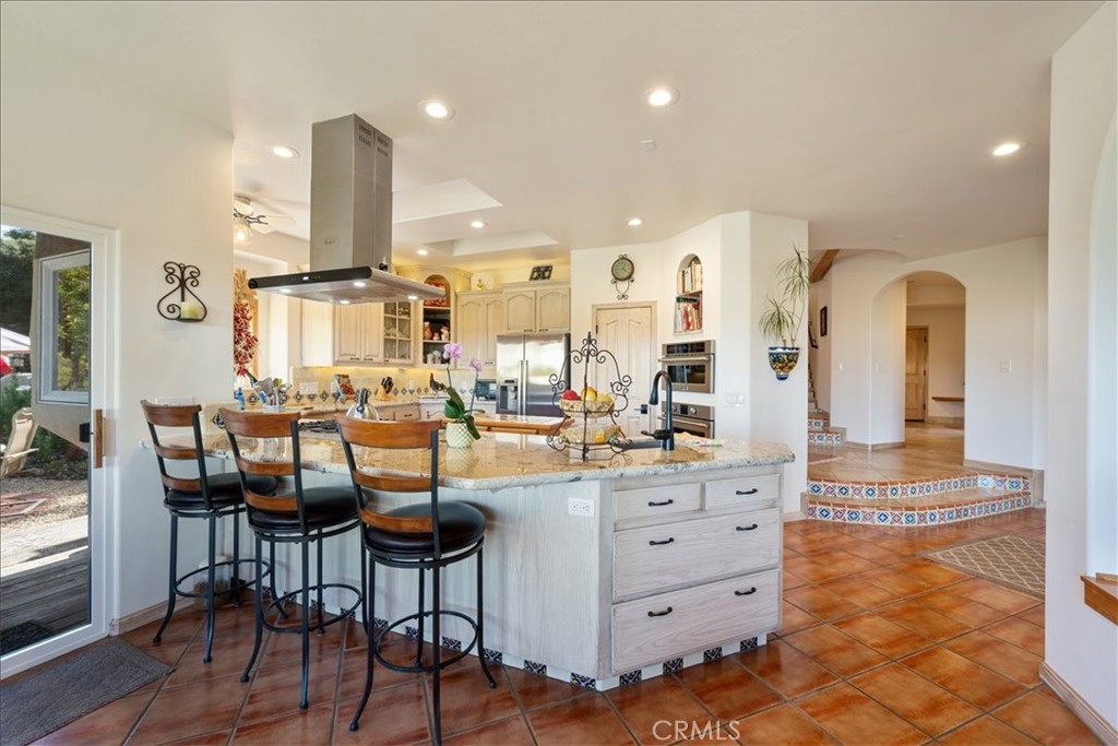 10662 Santa Ana Road Atascadero, CA 93422 - Photo 23 of 72 Kitchen