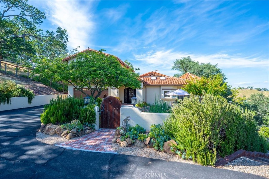10662 Santa Ana Road Atascadero, CA 93422 - Photo 5 of 72 Front view