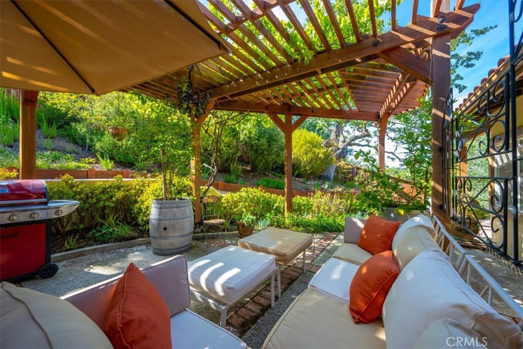 10662 Santa Ana Road Atascadero, CA 93422 - Photo 53 of 72 Back patio
