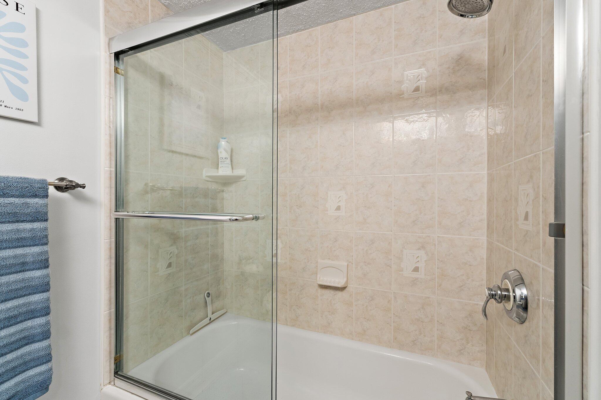 401 Pinecrest Circle, Unit F Jupiter, FL 33458 - Photo 15 of 44 016-401PinecrestCir-F-Jupiter-SMALL