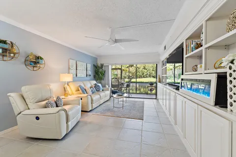 $375,000 | 401 Pinecrest Circle, Unit F, Jupiter, FL 33458