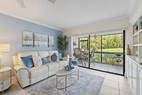 $375,000 | 401 Pinecrest Circle, Unit F, Jupiter, FL 33458