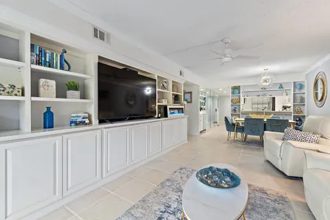 $375,000 | 401 Pinecrest Circle, Unit F, Jupiter, FL 33458