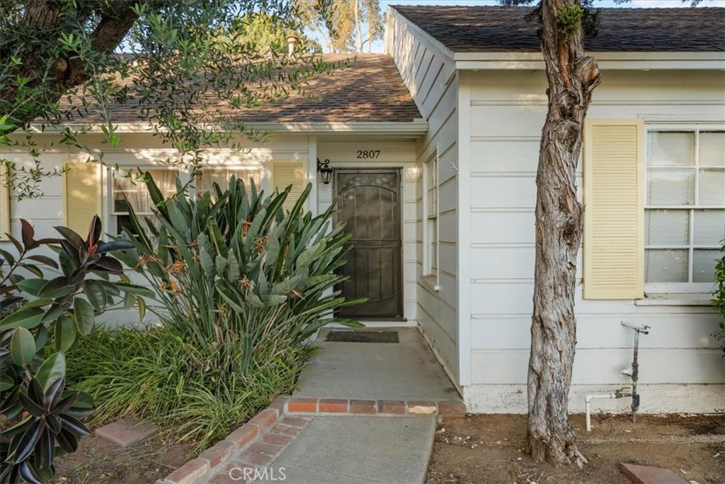 2807 Wyoming Way Riverside, CA 92506 - Photo 5 of 40