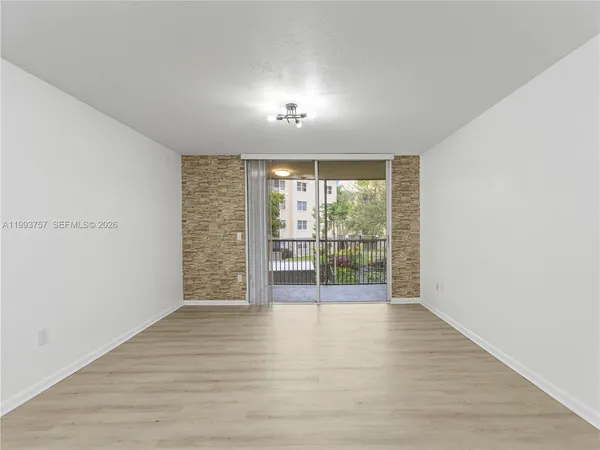 $2,200 | 8343 Lake Drive, Unit 205, Doral, FL 33166
