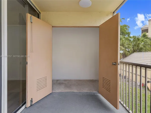 $2,200 | 8343 Lake Drive, Unit 205, Doral, FL 33166