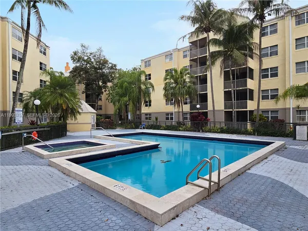$2,200 | 8343 Lake Drive, Unit 205, Doral, FL 33166