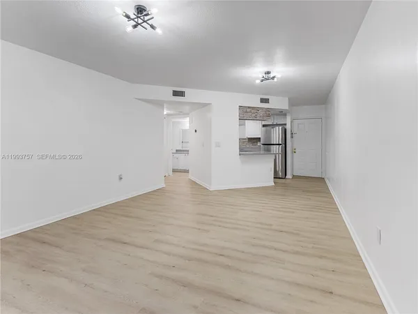 $2,200 | 8343 Lake Drive, Unit 205, Doral, FL 33166