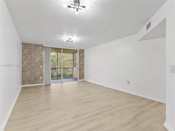 $2,200 | 8343 Lake Drive, Unit 205, Doral, FL 33166