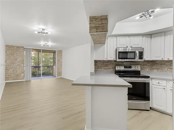 $2,200 | 8343 Lake Drive, Unit 205, Doral, FL 33166