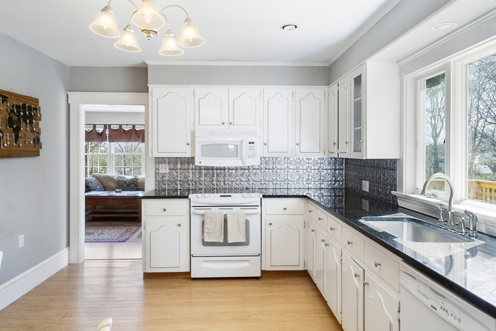 46 Barber Road Framingham, MA 01702 - Photo 5 of 24 Gallery Image 5