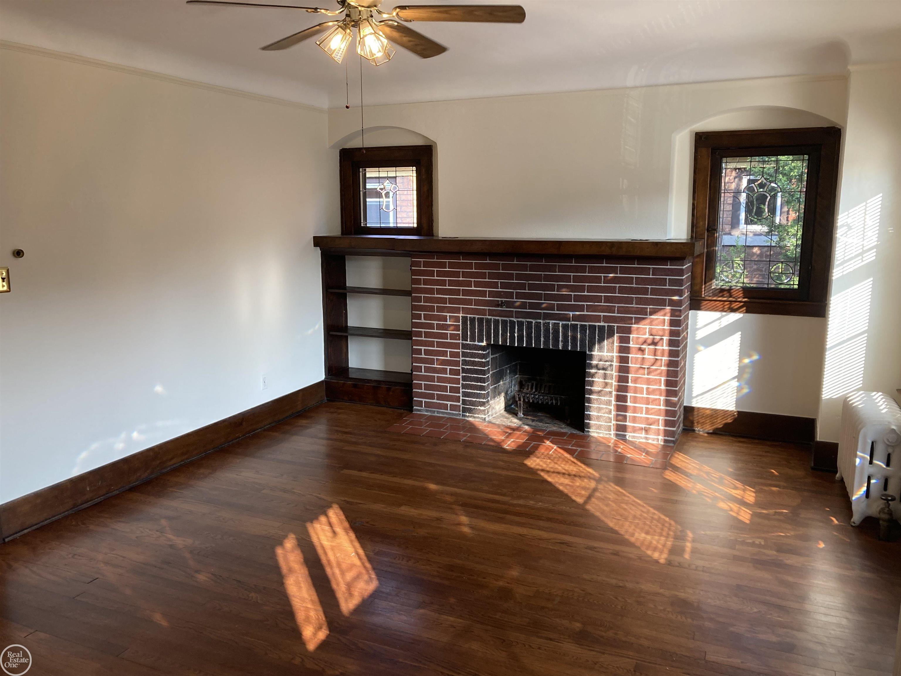 917 Nottingham Road Grosse Pointe, MI 48230 - Photo 2 of 16 50090596-1.JPG