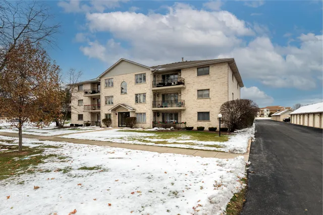 $239,900 | 6640 183rd Street, Unit 3B, Tinley Park, IL 60477