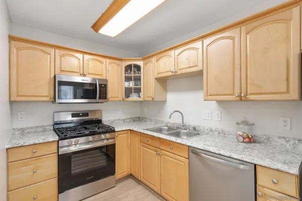 $389,900 | 868 East Alvarado Street, Unit 28, Fallbrook, CA 92028