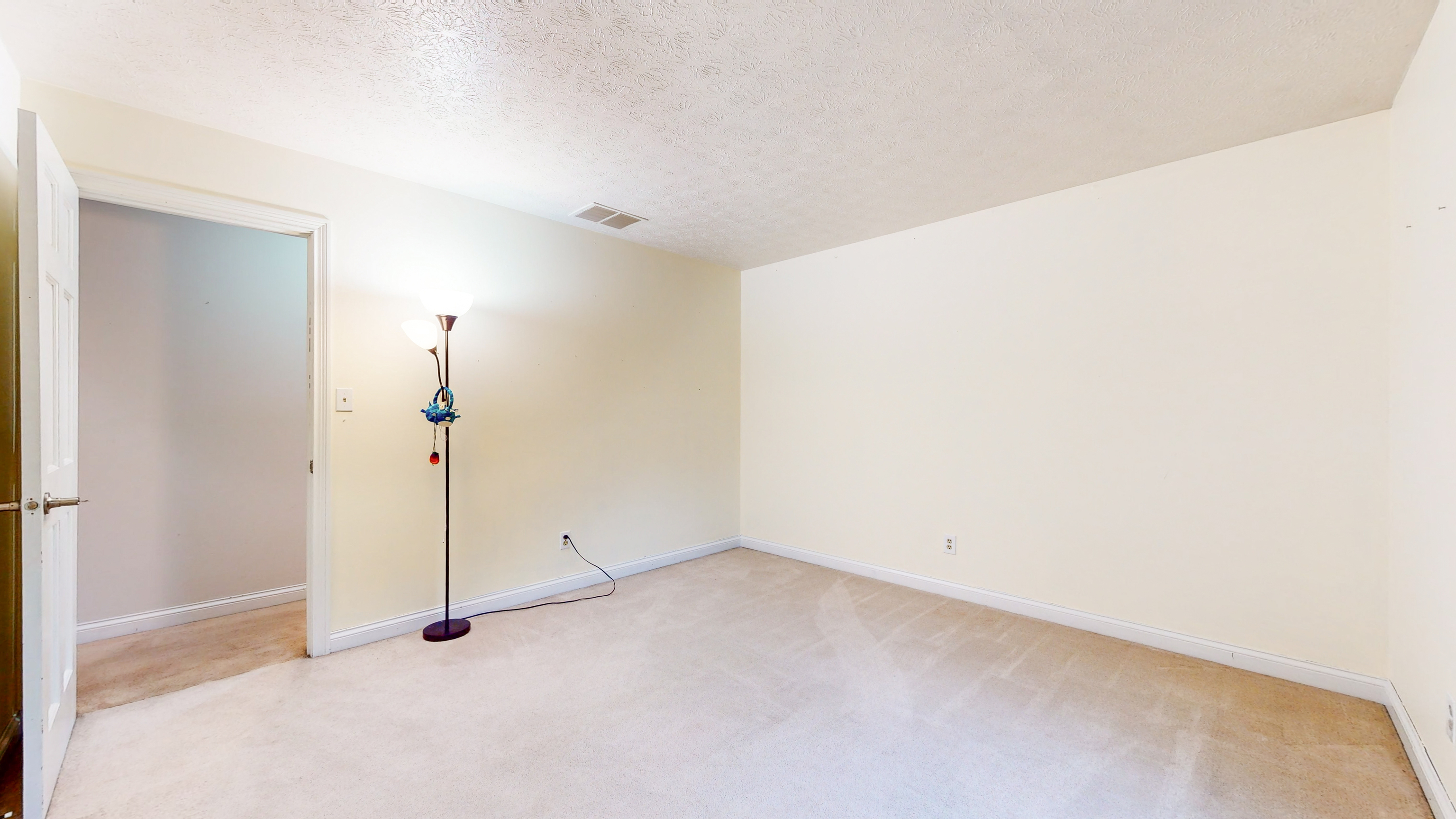 1658 Connemara Road Indianapolis, IN 46217 - Photo 21 of 37 Gallery Image 21