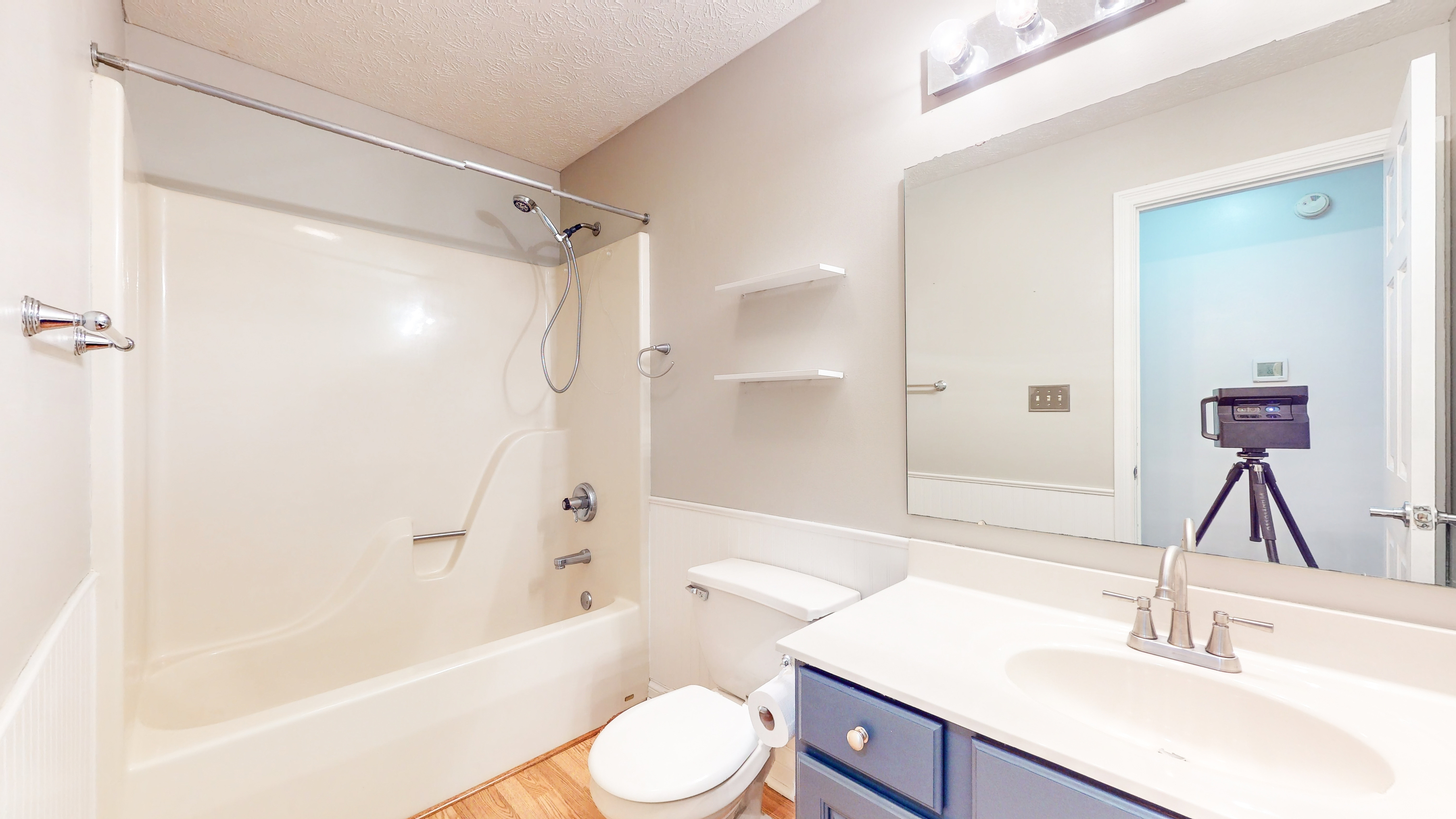 1658 Connemara Road Indianapolis, IN 46217 - Photo 24 of 37 Gallery Image 24