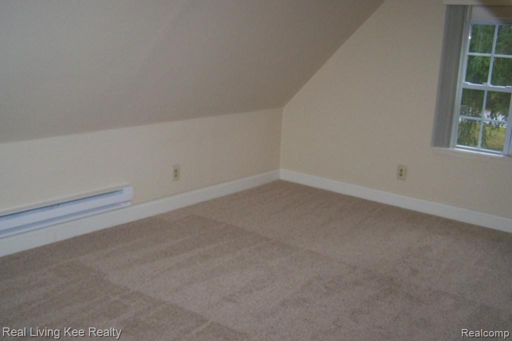 2906 Emmons Avenue Rochester, MI 48307 - Photo 21 of 35 100_6908.jpg