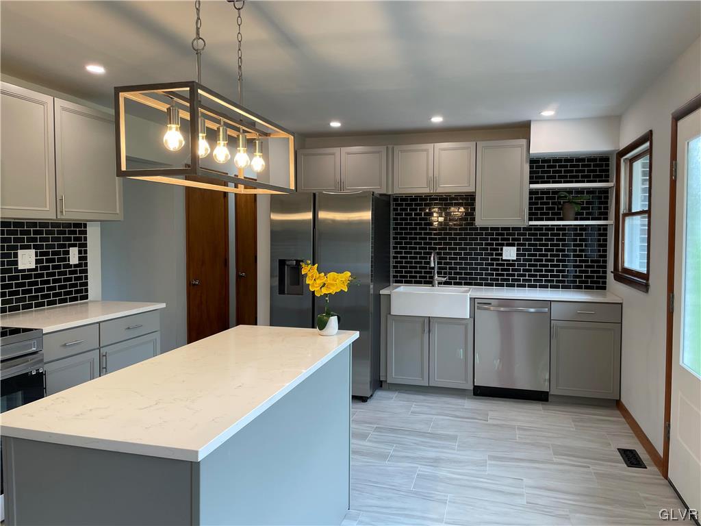 648 Almond Road Walnutport, PA 18088 - Photo 6 of 25 Gallery Image 6