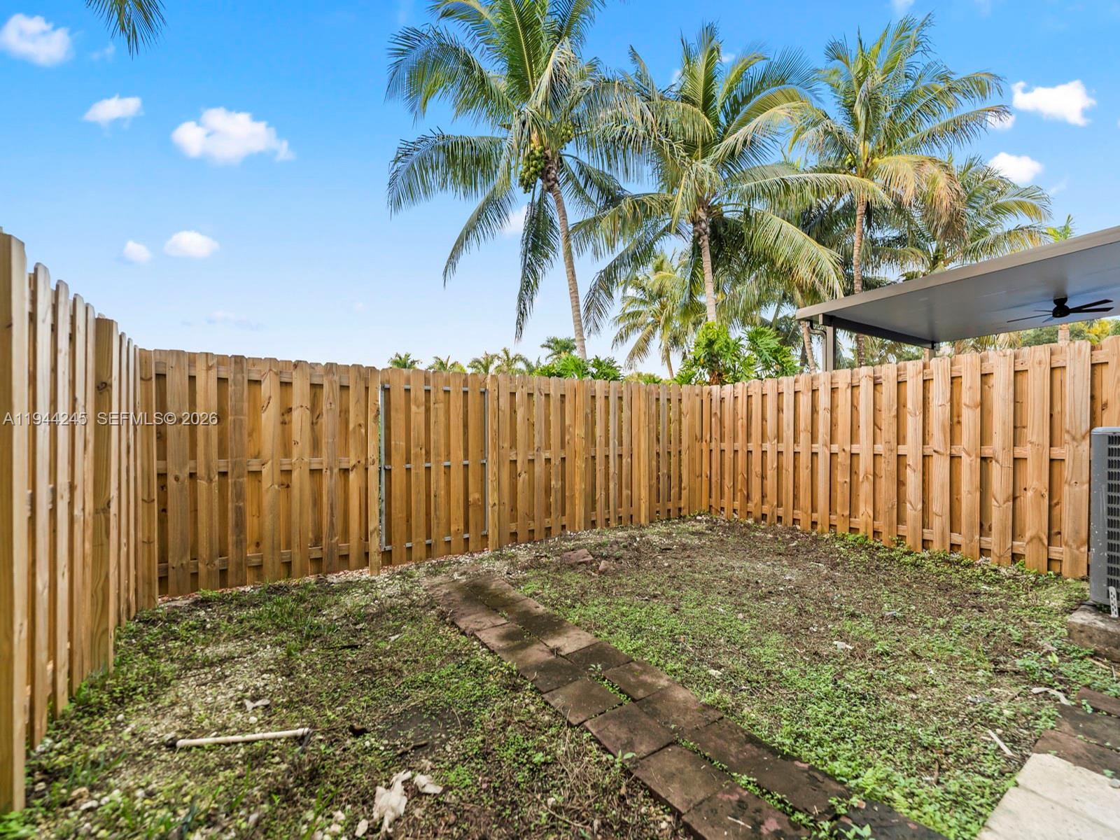 2441 Southeast 14 Street Homestead, FL 33035 - Photo 15 of 32 a view of a garden