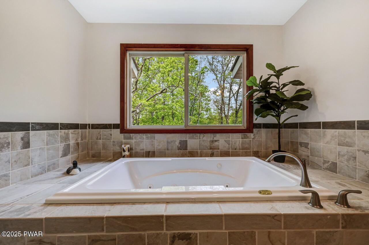 811 Maple Ridge Court Hawley, PA 18428 - Photo 61 of 101 811 Maple Ridge 59 Large