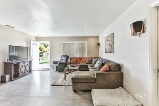 245 South Mahan Street Ridgecrest, CA 93555 - Photo 4 of 21