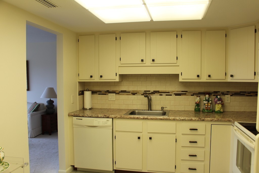 404 Paradise Road, Unit PHA Swampscott, MA 01907 - Photo 17 of 30 Gallery Image 17