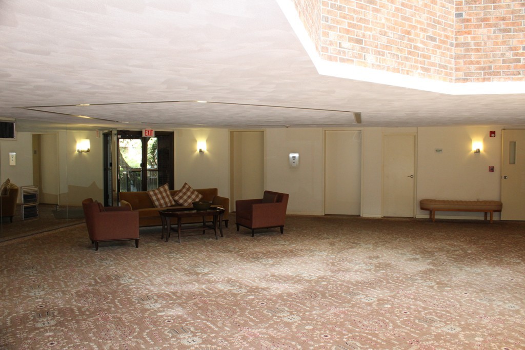 404 Paradise Road, Unit PHA Swampscott, MA 01907 - Photo 3 of 30 Gallery Image 3