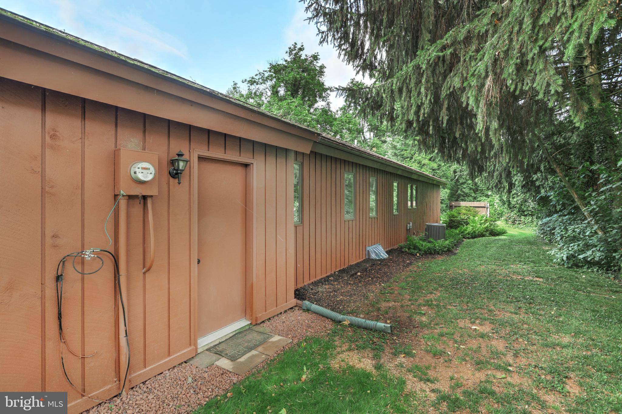 844 Willow Road Lancaster, PA 17601 - Photo 5 of 48 Backside
