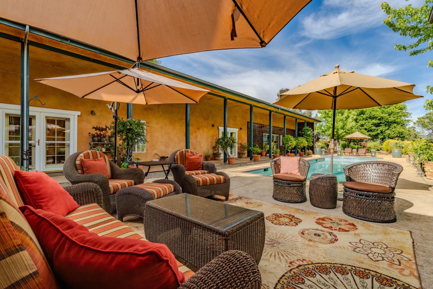 11321 New York Ranch Road Jackson, CA 95642 - Photo 36 of 73 a view of a patio with couches and potted plants