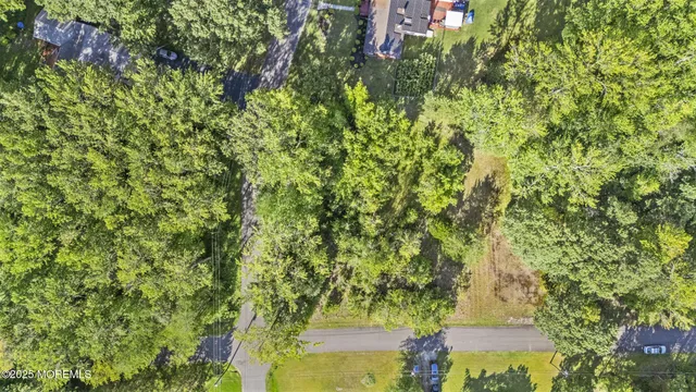 a view of an outdoor space with sitting area