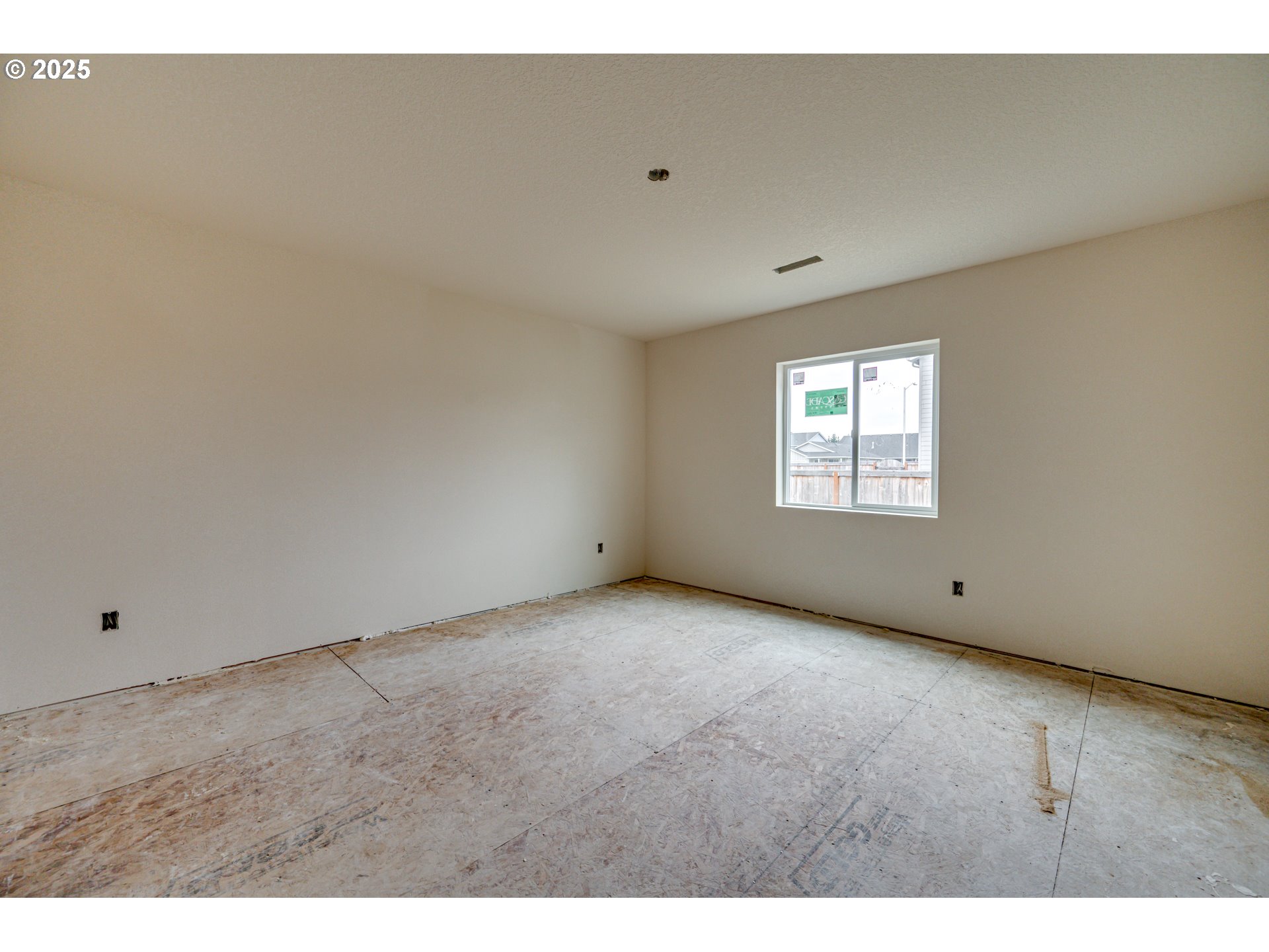 2008 Henderson Way Longview, WA 98632 - Photo 5 of 14 a view of an empty room with a window