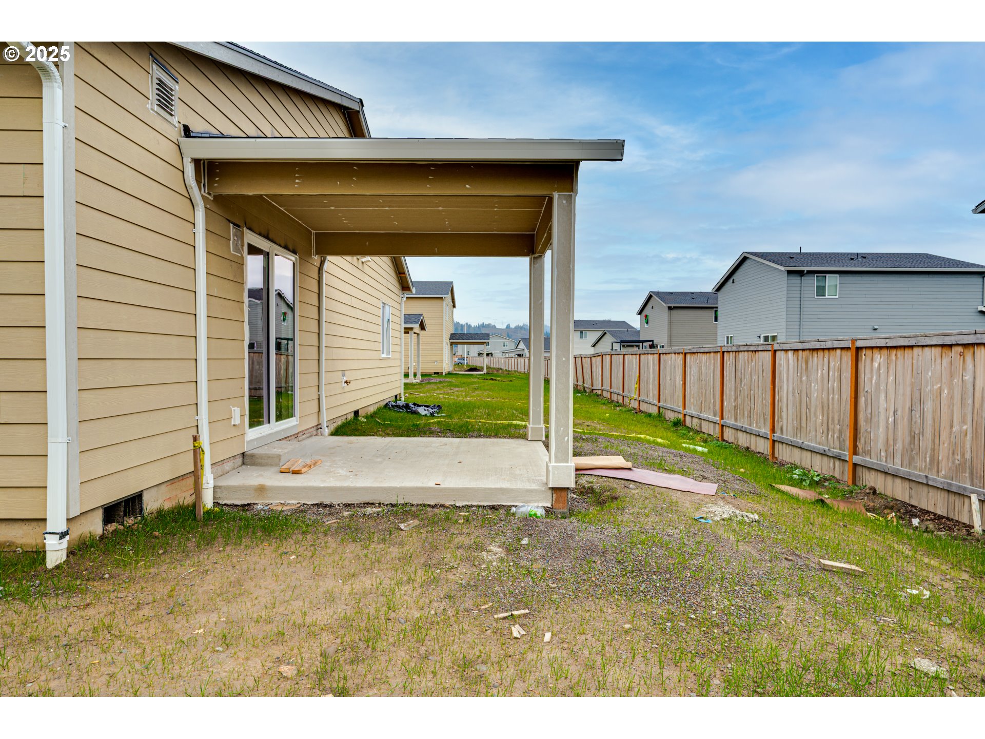 2008 Henderson Way Longview, WA 98632 - Photo 7 of 14 a view of backyard with tub